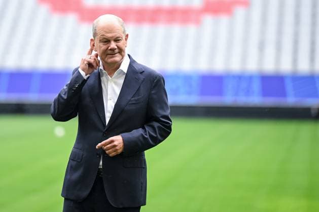 03.06.2024, Munich , Germany, Fussball Arena Munich, Bundeskanzlers Olaf Scholz in der Fussball Arena Muenchen - UEFA EURO, EM, Europameisterschaft,Fussball 2024, Bundeskanzler Olaf Scholz gestikuliert, gestik (Foto H. Langer) Munich Fussball Arena Munich Germany