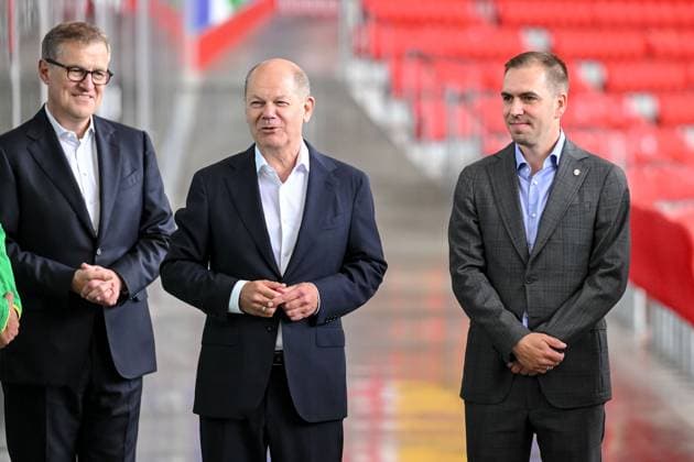 03.06.2024, Munich , Germany, Fussball Arena Munich, Bundeskanzlers Olaf Scholz in der Fussball Arena Muenchen - UEFA EURO, EM, Europameisterschaft,Fussball 2024, Jan-Christian Dreesen, Bundeskanzler Olaf Scholz mit Philipp Lahm Schauen (Foto H. Langer) Munich Fussball Arena Munich Germany