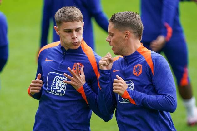 2024-06-03 Training Session Netherlands Men™s Football Team ZEIST, NETHERLANDS - JUNE 3: Joey Veerman, Micky van de Ven of Netherlands Men™s Football Team during a Training Session ahead of EURO 2024 at the KNVB Campus on June 3, 2024 in Zeist, Netherlands. (Photo by Andre Weening BSR Agency) Zeist Netherlands Content not available for redistribution in The Netherlands directly or indirectly through any third parties. Copyright: xBSRxAgencyx