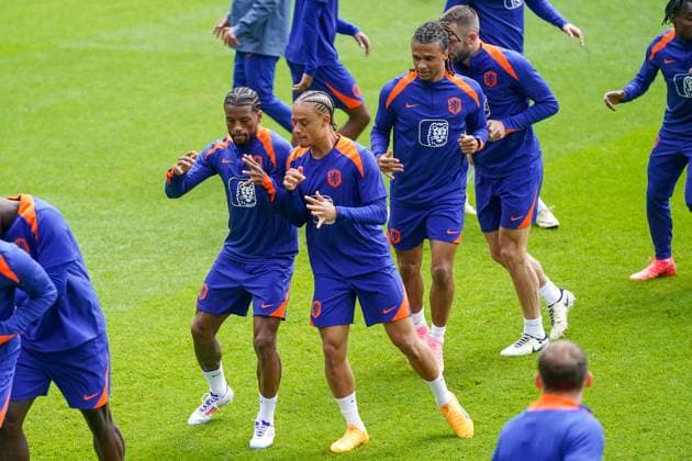 2024-06-03 Training Session Netherlands Men™s Football Team ZEIST, NETHERLANDS - JUNE 3: Georginio Wijnaldum, Xavi Simons, Nathan AkÃ and Stefan de Vrij of Netherlands Men™s Football Team during a Training Session ahead of EURO 2024 at the KNVB Campus on June 3, 2024 in Zeist, Netherlands. (Photo by Andre Weening BSR Agency) Zeist Netherlands Content not available for redistribution in The Netherlands directly or indirectly through any third parties. Copyright: xBSRxAgencyx