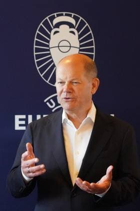 VIP Loge in der EM Arena München mit Bundekanzler Olaf Scholz (SPD) und Philipp Lahm - München 03.06.2024: Kanzler Olaf Scholz besucht EM-Arena München