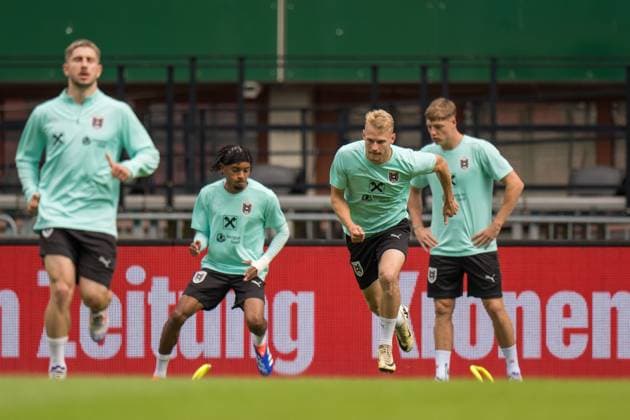 SOCCER - AUT vs SRB, test match VIENNA,AUSTRIA,03.JUN.24 - SOCCER - OEFB International Friendly, Länderspiel, Nationalmannschaft match, Austria vs Serbia, preview, training Team AUT. Image shows Marco Gruell (AUT) and the team of AUT.  GEPAxpictures xJohannesxFriedl