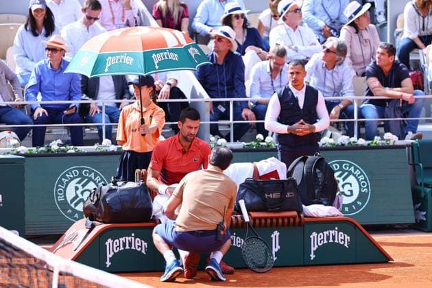 2024.06.03 Paryz Tenis French Open Roland Garros 2024 Novak Djokovic - Francisco Cerendolo N Z Novak Djokovic kontuzja Foto Pawel Andrachiewicz PressFocus 2024.06.03 Paris Tennis French Open Roland Garros 2024 Novak Djokovic - Francisco Cerendolo Novak Djokovic kontuzja Photo Pawel Andrachiewicz PressFocus NEWSPIX.PL --- Newspix.pl POLAND OUT!  20240603_PF_PA173