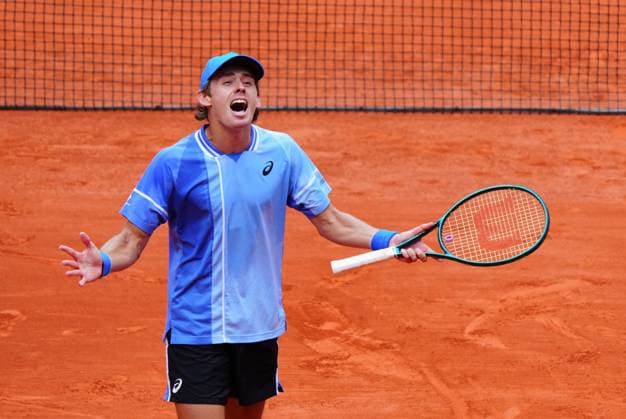 Alex De Minaur celebrates reaching a grand slam quarter final for the first time with a four set win over Daniil Medvedev French Open Tennis, Day 9, Tennis, Roland Garros, Paris, France - 03 June 2024  Copyright: xJavierxGarcia Shutterstockx 14519129az