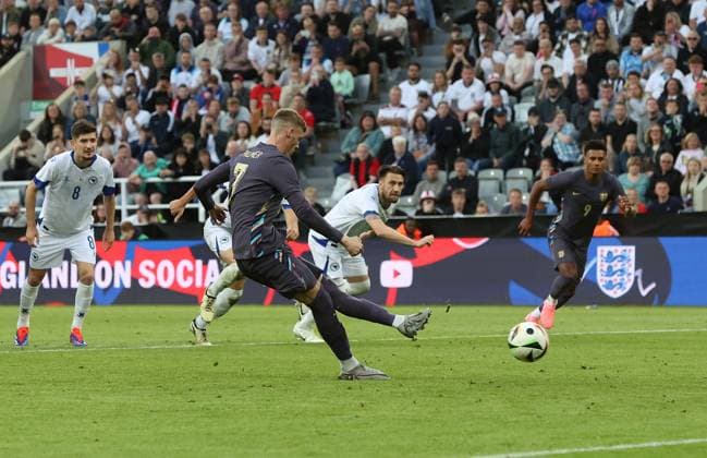 Newcastle Upon Tyne, England, 3rd June 2024. Cole Palmer of England shoots to sc ore a penalty during the International Friendly, Länderspiel, Nationalmannschaft match between England and Bosnia-Herzegovina at St. James Park, Newcastle Upon Tyne. Picture credit should read: Nigel Roddis Sportimage EDITORIAL USE ONLY. No use with unauthorised audio, video, data, fixture lists, club league logos or live services. Online in-match use limited to 120 images, no video emulation. No use in betting, games or single club league player publications. SPI-3178-0018