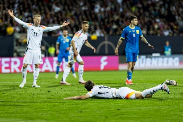 Sport Bilder des Tages Länderspiel Deutschland - Ukraine; 03.06.2024 Thomas Müller (Deutschland, 13) kommt im Sechzehner zu Fall, Chris Führich (Deutschland, 11) fordert Elfmeter. Länderspiel Deutschland - Ukraine; Max-Morlock-Stadion, Nürnberg am 03.06.2024 Copyright: xBEAUTIFULxSPORTS Wunderlx