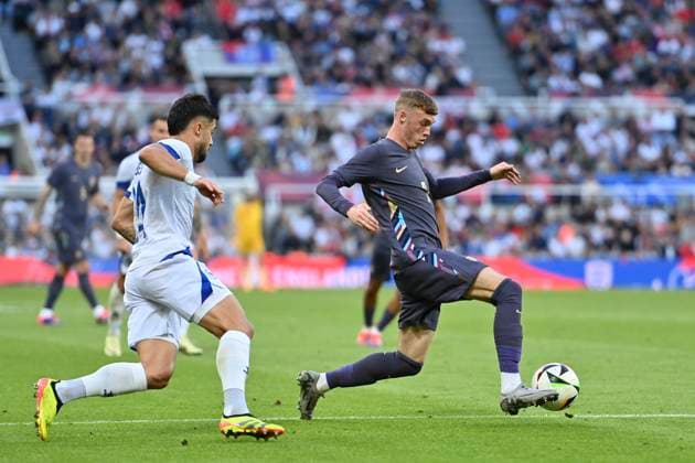 NEWCASTLE UPON TYNE, ENGLAND - JUNE 3: Cole Palmer of England chased by Jusuf GazibegoviÄ? of Bosnia & Herzegovina during the International Friendly, Länderspiel, Nationalmannschaft match between England and Bosnia & Herzegovina at St James Park on June 3, 2024 in Newcastle upon Tyne, England. (Photo by Will Palmer SPP) (Will Palmer SPP) Copyright: xWillxPalmer SPPx spp-en-WiPa-RC4_WPA_ENGxBOS_03jun2024_SP-8552