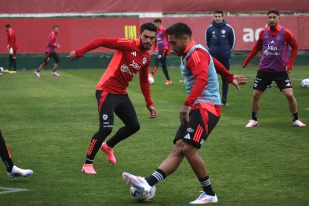 Futbol, entrenamiento Seleccion Chilena. Entrenamiento de la Seleccion Chilena previo a su participacion en la Copa America 2024, Santiago, Chile. 3 06 2024 Javier Salvo Photosport Football,Chilean national team, Nationalteam training. Training of the Chilean National Team prior to its participation in the Copa America 2024, Santiago, Chile. 3 06 2024 Javier Salvo Photosport Entrenamiento de la Seleccion Chilena 3 6 2024. 