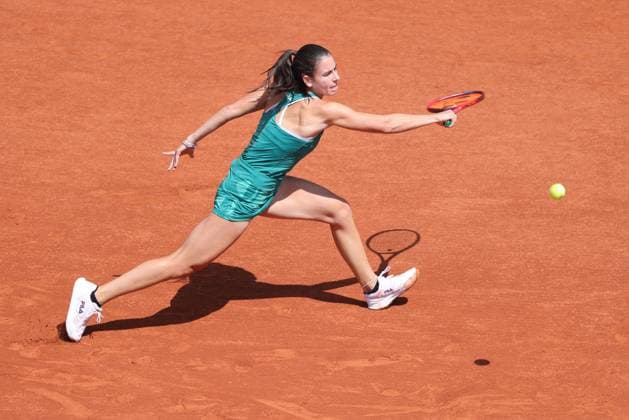 Emma Navarro, USA, during fourth round of 2024 French Open at Roland Garros, Paris, 03 06 2024; -