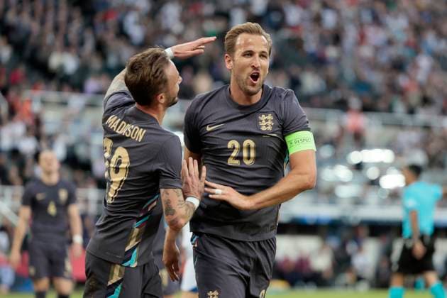 England v Bosnia & Herzegovina - International Friendly, Länderspiel, Nationalmannschaft England?s Harry Kane celebrates his goal with England?s James Maddison, England?s 3rd goal during the international friendly match between England and Bosnia & Herzegovina at St James Park on June 3, 2024 in Newcastle upon Tyne, England. Newcastle upon Tyne St. James Park England United Kingdom Copyright: xRichardxSellers Sportsphoto APLx 14039726