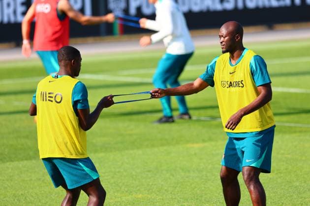 Portugal Fussball Nationalmannschaft, Selecao, Training 03.06.2024,warm-up, Vorbereitung zur Europameisterschaft 2024, Danilo Pereira (Portugal), Nuno Mendes (Portugal) Copyright: FernandoxSoares
