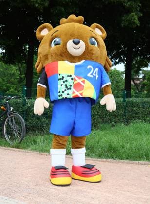 Leipzig, 03.06.2024, Völkerschlachtdenkmal, Fussball, UEFA EURO, EM, Europameisterschaft,Fussball 2024, Host City Leipzig , Enthüllung Spectacular zur UEFA EURO 2024 am Völkerschlachtdenkmal. , Im Foto; EM Maskottchen Albärt Albaert. , Nur zur redaktionellen Nutzung. Only editorial use. ,
