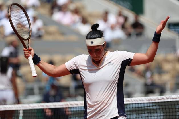 ROLAND GARROS PHOTOPQR LE PARISIEN Le Parisien Arnaud Journois ; PARIS ; 04 06 2024 ; TENNIS , ROLAND GARROS 2024 , SIMPLE DAMES , COURT PHILIPPE CHATRIER 04 06 2024 QUART DE FINALE ONS JABEUR vs COCO GAUFF PHOTO LE PARISIEN ARNAUD JOURNOIS June 4, 2024 Roland Garros french open PARIS France  Copyright: xPHOTOPQR LExPARISIEN MAXPPPxLexParisienx xArnaudxJournoisx 20240604LPA6850 20240604LPA6850