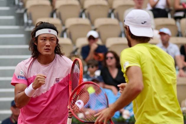 (240604) -- PARIS, June 4, 2024 -- Zhang Zhizhen (L) and Tomas Machac celebrate during the men s doubles 3rd round match between Zhang Zhizhen (China) Tomas Machac (Czech Republic) and Maximo Gonzalez Andres Molteni (Argentina) at the French Open tennis tournament at Roland Garros in Paris, France, June 4, 2024. ) (SP)FRANCE-PARIS-TENNIS-FRENCH OPEN-MEN S DOUBLES MengxDingbo 