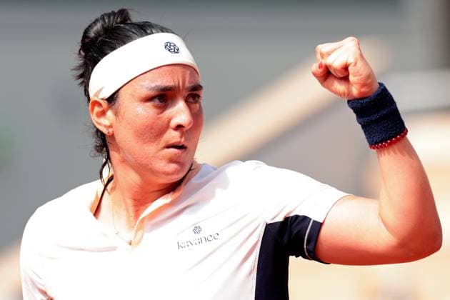 4th June 2024; Roland Garros, Paris, France; 2024 French Open Tennis tournament, Day 10; Ons A defiant Ons Jabeur (TUN) during her match against Coco Gauff (USA)  ActionPlus12650729 JonxBromley
