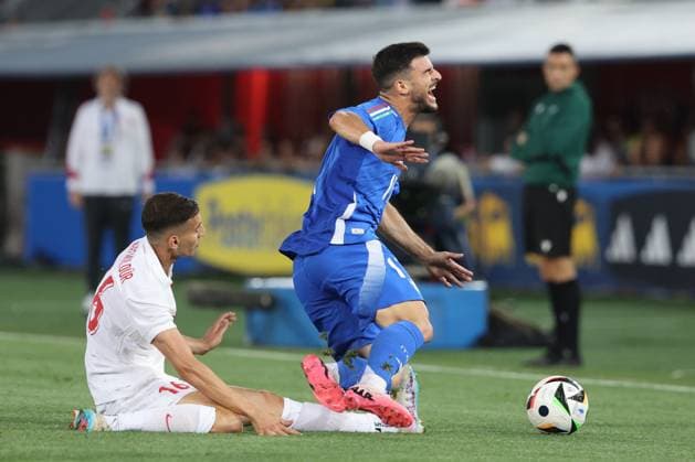 UEFA EUROPEAN FRIENDLY MATCH ITALY VS TURKEY IN BOLOGNA Bologna, Italy 4.06.2024: Mert Muldur of Turky, Riccardo Orsolini of Italy during Uefa European friendly football match Italy vs Turkey at Stadio Renato Dall™Ara in Bologna. BOLOGNA DALL ARA italy italy Copyright: xmarcoxiacobucci