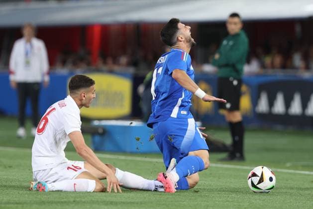 UEFA EUROPEAN FRIENDLY MATCH ITALY VS TURKEY IN BOLOGNA Bologna, Italy 4.06.2024: Mert Muldur of Turky, Riccardo Orsolini of Italy during Uefa European friendly football match Italy vs Turkey at Stadio Renato Dall™Ara in Bologna. BOLOGNA DALL ARA italy italy Copyright: xmarcoxiacobucci