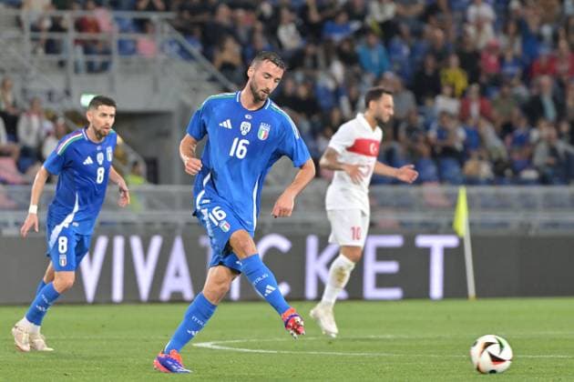 4th June 2024; Stadio Renato Dall Ara, Bologna, Italy; International Football Friendly, Italy versus Turkey; Bryan Cristante of italy plays the ball into midfield  ActionPlus12650954 AllxShotxLive