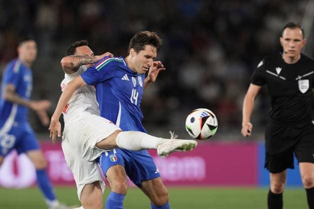 Italy s Federico Chiesa fights for the ball with Turkiye s Hakan Calhanoglu during the Friendly Matches 2024 between Italy and Turkiye at Renato Dall& x2019;Ara Stadium - Soccer - Bologna, Italy - Tuesday June 4, 2024  Copyright: xMassimoxPaolone LaPressex