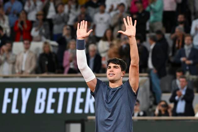 Stefanos Tsitsipas (GRE) Vs Carlos Alcaraz (ESP) TENNIS : Roland Garros 2024 - 04 06 2024 MichaelBaucher Panoramic 