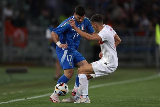 Bologna, Italy, 4th June 2024. Mert Muldur of Turkey challenges Riccardo Orsolini of Italy during the International Friendly, Länderspiel, Nationalmannschaft match at Stadio Renato Dall Ara, Bologna. Picture credit should read: Jonathan Moscrop Sportimage EDITORIAL USE ONLY. No use with unauthorised audio, video, data, fixture lists, club league logos or live services. Online in-match use limited to 120 images, no video emulation. No use in betting, games or single club league player publications. SPI-3179-0011