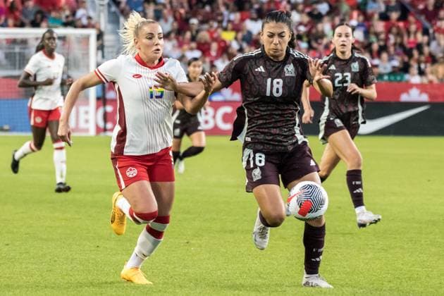 Canada Vs Mexico in Toronto, Canada - 04 Jun 2024 Adriana Leon 19 (L) of Canada and Reyna Reyes 18 (R) of Mexico in action during an International Friendly, Länderspiel, Nationalmannschaft match at BMO Field. The game ended 1-1. Toronto Canada Copyright: xAngelxMarchinix xSOPAxImagesx CanadavMexico-04-06-2024-6990