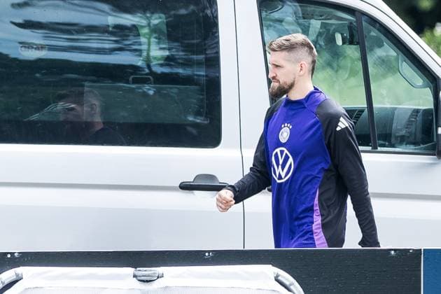 Trainingslager Vorbereitung UEFA EURO 2024 Deutschland; 05.06.2024 Robert Andrich (Deutschland, 23) kommt am Trainingsplatz an Trainingslager Vorbereitung UEFA EURO 2024 Deutschland - Training; HerzoBase, Herzogenaurach am 05.06.2024 Copyright: xBEAUTIFULxSPORTS Wunderlx