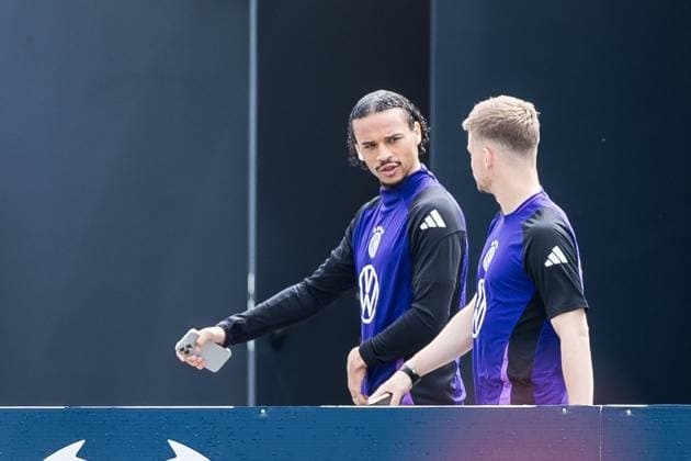 Trainingslager Vorbereitung UEFA EURO 2024 Deutschland; 05.06.2024 Leroy Sane (Deutschland) kommt am Trainingsplatz an Trainingslager Vorbereitung UEFA EURO 2024 Deutschland - Training; HerzoBase, Herzogenaurach am 05.06.2024 Copyright: xBEAUTIFULxSPORTS Wunderlx