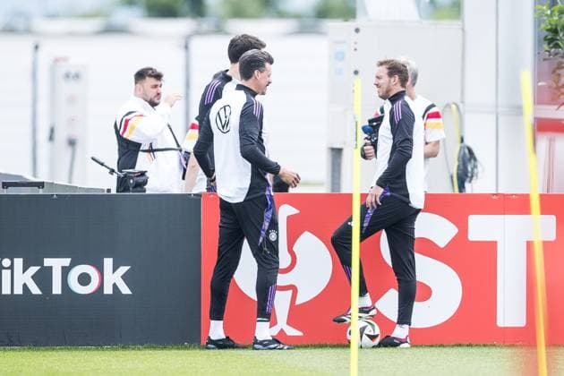Trainingslager Vorbereitung UEFA EURO 2024 Deutschland; 05.06.2024 Sandro Wagner (Co-Trainer Deutschland) und Julian Nagelsmann (Trainer Deutschland) Trainingslager Vorbereitung UEFA EURO 2024 Deutschland - Training; HerzoBase, Herzogenaurach am 05.06.2024 Copyright: xBEAUTIFULxSPORTS Wunderlx