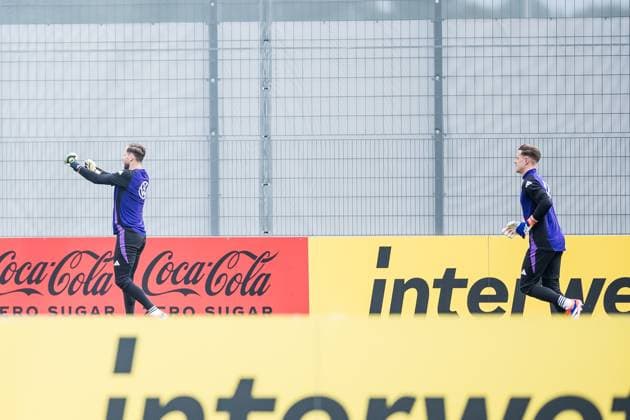 Trainingslager Vorbereitung UEFA EURO 2024 Deutschland; 05.06.2024 Die Torhüter wärmen sich auf dem hinteren Trainingsplatz auf Oliver Baumann (Deutschland, 12), Marc-Andre ter Stegen (Deutschland, 22) Trainingslager Vorbereitung UEFA EURO 2024 Deutschland - Training; HerzoBase, Herzogenaurach am 05.06.2024 Copyright: xBEAUTIFULxSPORTS Wunderlx