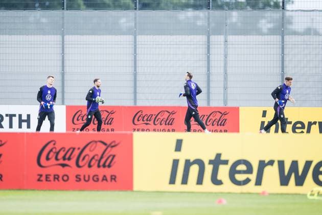 Trainingslager Vorbereitung UEFA EURO 2024 Deutschland; 05.06.2024 Die Torhüter wärmen sich auf dem hinteren Trainingsplatz auf Alexander Nübel (Deutschland, 15), Oliver Baumann (Deutschland, 12), Manuel Neuer (Deutschland, 1), Marc-Andre ter Stegen (Deutschland, 22) Trainingslager Vorbereitung UEFA EURO 2024 Deutschland - Training; HerzoBase, Herzogenaurach am 05.06.2024 Copyright: xBEAUTIFULxSPORTS Wunderlx
