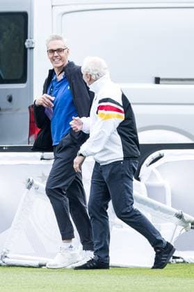 Trainingslager Vorbereitung UEFA EURO 2024 Deutschland; 05.06.2024 Gordon Herbert (Bundestrainer Deutschland Basketball Herren) kommt in Begleitung von Rudi Völler (DFB Direktor A-Nationalmannschaft) an den Trainingsplatz Trainingslager Vorbereitung UEFA EURO 2024 Deutschland - Training; HerzoBase, Herzogenaurach am 05.06.2024 Copyright: xBEAUTIFULxSPORTS Wunderlx