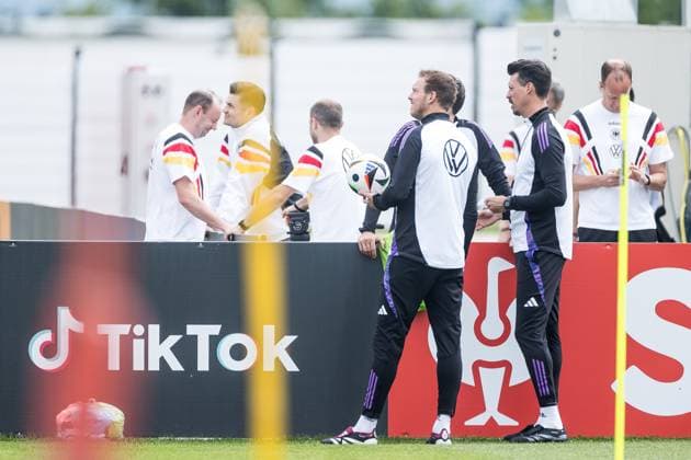 Trainingslager Vorbereitung UEFA EURO 2024 Deutschland; 05.06.2024 Julian Nagelsmann (Trainer Deutschland), Sandro Wagner (Co-Trainer Deutschland) Trainingslager Vorbereitung UEFA EURO 2024 Deutschland - Training; HerzoBase, Herzogenaurach am 05.06.2024 Copyright: xBEAUTIFULxSPORTS Wunderlx