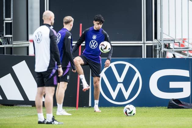 Trainingslager Vorbereitung UEFA EURO 2024 Deutschland; 05.06.2024 Aleksandar Pavlovic (Deutschland, 25) am Ball Trainingslager Vorbereitung UEFA EURO 2024 Deutschland - Training; HerzoBase, Herzogenaurach am 05.06.2024 Copyright: xBEAUTIFULxSPORTS Wunderlx