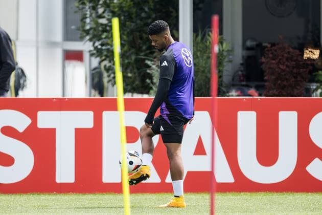 Trainingslager Vorbereitung UEFA EURO 2024 Deutschland; 05.06.2024 Benjamin Henrichs (Deutschland, 20) am Ball Trainingslager Vorbereitung UEFA EURO 2024 Deutschland - Training; HerzoBase, Herzogenaurach am 05.06.2024 Copyright: xBEAUTIFULxSPORTS Wunderlx