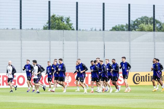 Trainingslager Vorbereitung UEFA EURO 2024 Deutschland; 05.06.2024 Warmlaufen zu Trainingsbeginn Trainingslager Vorbereitung UEFA EURO 2024 Deutschland - Training; HerzoBase, Herzogenaurach am 05.06.2024 Copyright: xBEAUTIFULxSPORTS Wunderlx
