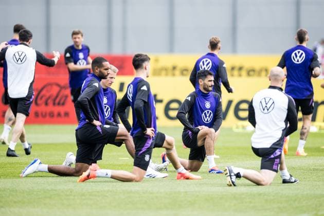 Trainingslager Vorbereitung UEFA EURO 2024 Deutschland; 05.06.2024 Ilkay Gündogan (Deutschland, 21) dehnt sich Trainingslager Vorbereitung UEFA EURO 2024 Deutschland - Training; HerzoBase, Herzogenaurach am 05.06.2024 Copyright: xBEAUTIFULxSPORTS Wunderlx
