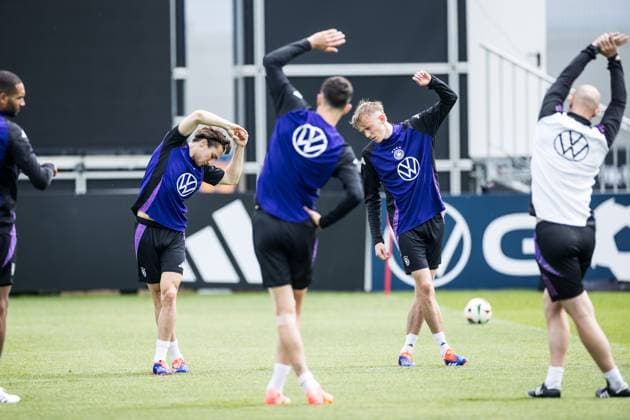 Trainingslager Vorbereitung UEFA EURO 2024 Deutschland; 05.06.2024 Rocco Reitz (Deutschland, 19) und Maximilian Beier (Deutschland, 14)) dehnen sich Trainingslager Vorbereitung UEFA EURO 2024 Deutschland - Training; HerzoBase, Herzogenaurach am 05.06.2024 Copyright: xBEAUTIFULxSPORTS Wunderlx