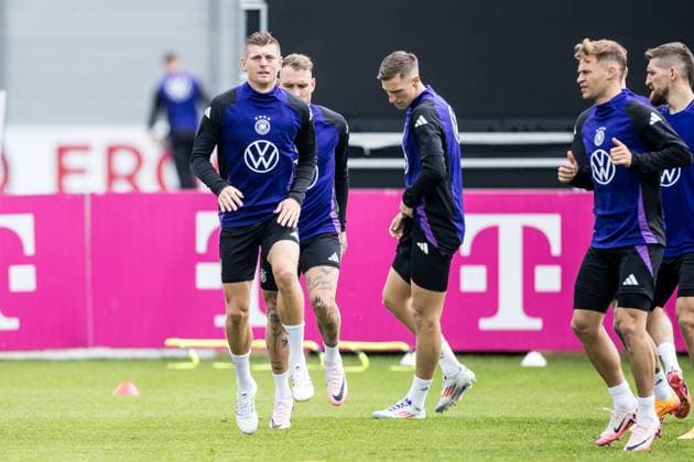 Sport Themen der Woche KW23 Sport Bilder des Tages Trainingslager Vorbereitung UEFA EURO 2024 Deutschland; 05.06.2024 Toni Kroos (Deutschland) im Warm Up Trainingslager Vorbereitung UEFA EURO 2024 Deutschland - Training; HerzoBase, Herzogenaurach am 05.06.2024 *** Training camp preparation UEFA EURO 2024 Germany 05 06 2024 Toni Kroos Germany in warm up Training camp preparation UEFA EURO 2024 Germany Training HerzoBase, Herzogenaurach on 05 06 2024 Copyright: xBEAUTIFULxSPORTS Wunderlx