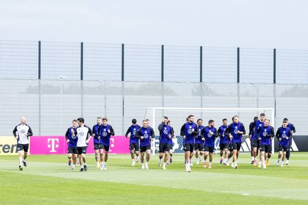 Trainingslager Vorbereitung UEFA EURO 2024 Deutschland; 05.06.2024 Warmlaufen zu Trainingsbeginn Trainingslager Vorbereitung UEFA EURO 2024 Deutschland - Training; HerzoBase, Herzogenaurach am 05.06.2024 Copyright: xBEAUTIFULxSPORTS Wunderlx