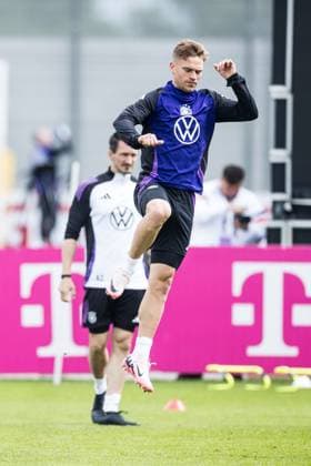 Trainingslager Vorbereitung UEFA EURO 2024 Deutschland; 05.06.2024 Joshua Kimmich (Deutschland, 6) springt im Warm Up Trainingslager Vorbereitung UEFA EURO 2024 Deutschland - Training; HerzoBase, Herzogenaurach am 05.06.2024 Copyright: xBEAUTIFULxSPORTS Wunderlx