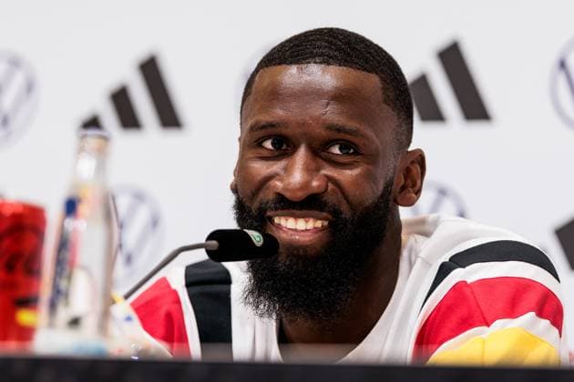 Trainingslager Vorbereitung UEFA EURO 2024 Deutschland; 05.06.2024 Antonio Rüdiger (Deutschland) lächelt, lacht Trainingslager Vorbereitung UEFA EURO 2024 Deutschland - Pressekonferenz; HerzoBase, Herzogenaurach am 05.06.2024 Copyright: xBEAUTIFULxSPORTS Wunderlx