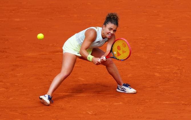 Jasmine Paolini in quarter final action French Open Tennis, Day 11, Tennis, Roland Garros, Paris, France - 05 June 2024  Copyright: xJavierxGarcia Shutterstockx 14521935s