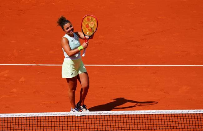Jasmine Paolini celebrates after defeating Elena Rybakina French Open Tennis, Day 11, Tennis, Roland Garros, Paris, France - 05 June 2024  Copyright: xJavierxGarcia Shutterstockx 14521935ab