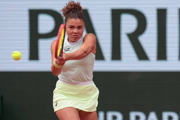 5th June 2024; Roland Garros, Paris, France; 2024 French Open Tennis tournament, Day 11; Jasmine Paolini (ITA) on the backhand against Elena Rybakina (KAZ)  ActionPlus12651043 JonxBromley