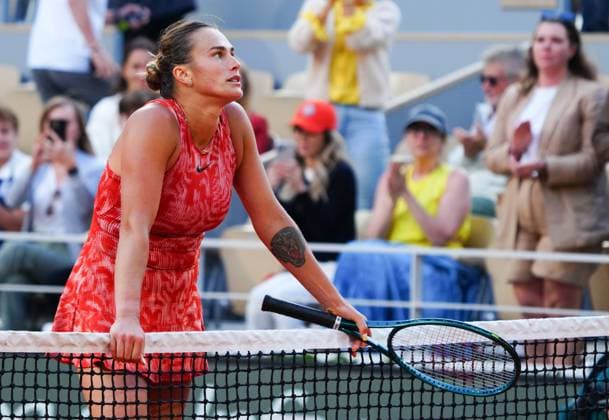 Sport Themen der Woche KW23 Sport Bilder des Tages Aryna Sabalenka reacts at the net after her quarter final defeat to Mirra Andreeva French Open Tennis, Day 11, Tennis, Roland Garros, Paris, France - 05 June 2024  Copyright: xJavierxGarcia Shutterstockx 14521935am