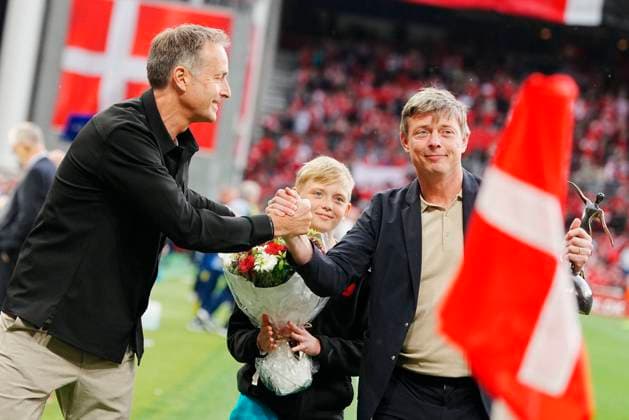Denmarks national caoch Kasper Hjulmand, left, greets Swedens national coach Jon Dahl Tomasson prior to a International Friendly, Länderspiel, Nationalmannschaft match between Denmark and Sweden in Parken, Copenhagen, Denmark, Wednesday June 5, 2024 , Copenhagen Denmark Copyright: LiselottexSabroex spdk20240605-183154-L