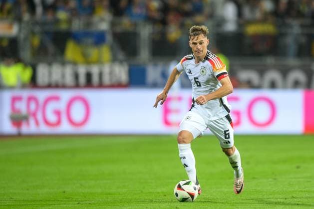 Fußball, Nationalmannschaft, 20240603, Deutschland - Ukraine. Im Bild Joshua KIMMICH (Deutschland, 6) Dribbling Ball Kapitänsbinde Kapitän Binde. Nürnberg Max-Morlock-Stadion Bayern Deutschland Copyright: Passion2Press MarkusxFischerx