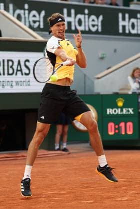 ROLAND GARROS 2024 Thierry Larret Maxppp. Tennis. Roland Garros 2024. Internationaux de France de tennis. Stade Roland Garros, Paris (75). Le 5 juin 2024. Quart de finale. Court Philippe Chatrier : Court Philippe Chatrier : Alexander ZVEREV (GER) vs Alex de MINAUR (AUS) PARIS (75) STADE ROLAND GARROS PARIS ILE DE FRANCE FRANCE  Copyright: xThierryxLarret MAXPPPxThierryxLarretx TL_20240605_1000 0493932292st