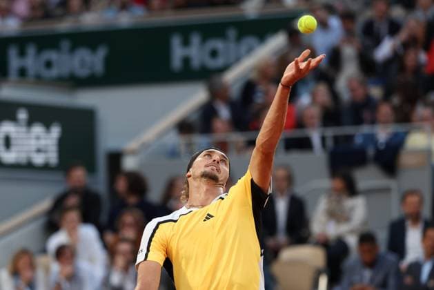 ROLAND GARROS 2024 Thierry Larret Maxppp. Tennis. Roland Garros 2024. Internationaux de France de tennis. Stade Roland Garros, Paris (75). Le 5 juin 2024. Quart de finale. Court Philippe Chatrier : Court Philippe Chatrier : Alexander ZVEREV (GER) vs Alex de MINAUR (AUS) PARIS (75) STADE ROLAND GARROS PARIS ILE DE FRANCE FRANCE  Copyright: xThierryxLarret MAXPPPxThierryxLarretx TL_20240605_1015 0493932822st